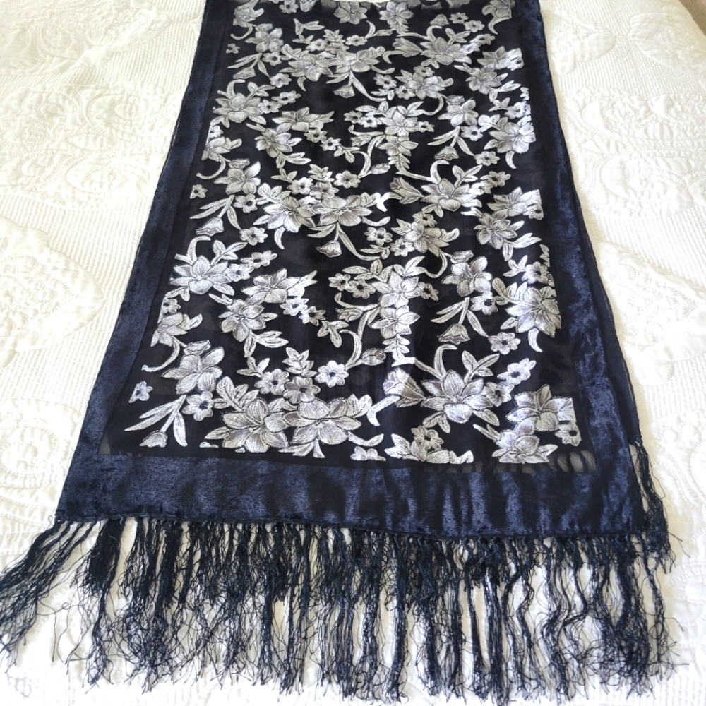 BEAUTIFUL VINTAGE LONG SCARF BLACK AND SILVER FLOWERS AND FRINGE 56X13